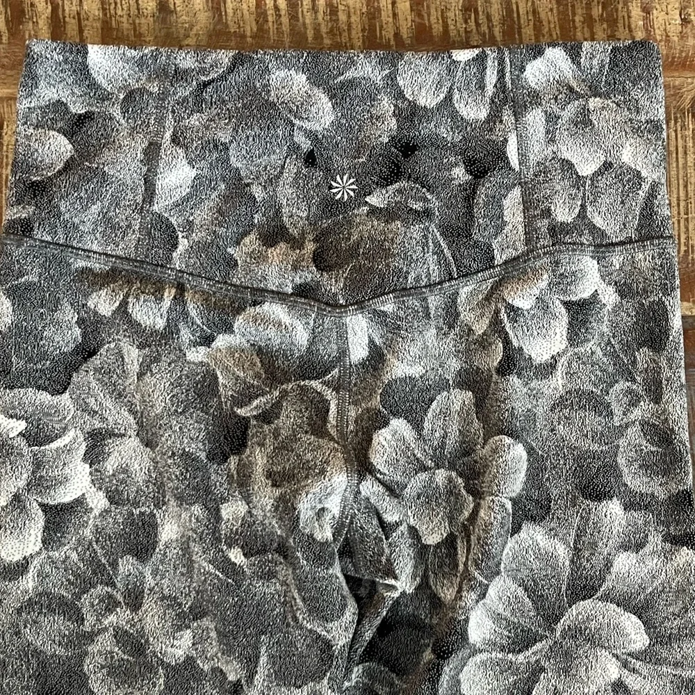 ATHLETA Elation Textured Tight, Bland and White Flora - Picture 4 of 7